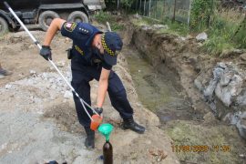 Wyciek substancji ropopochodnej przy ul. Kolorowej w Zgierzu